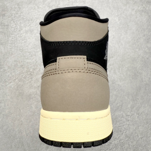 Jordan Retro Basketball Sneakers For Everyday Streetwear (3) | Fragment Clothing Streetwear