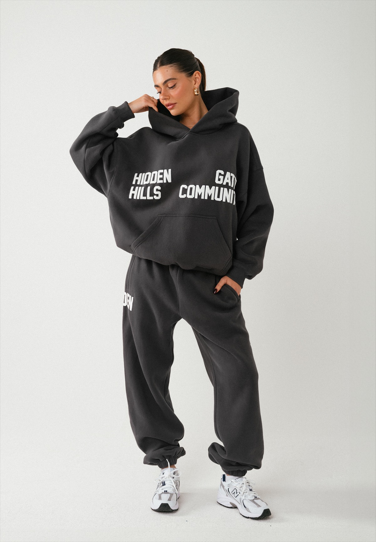 Gated Community Cuffed Sweatpants Dark Gray (4) Gated Community Cuffed Sweatpants Dark Gray (4) | Fragment Clothing