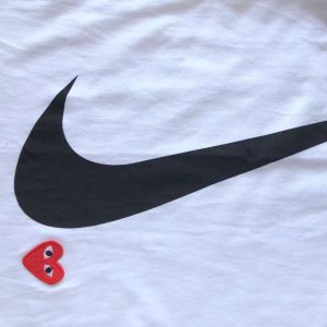 CDG PLAY x Nike Swoosh Tee – White | Fragment Clothing Streetwear - View 2
